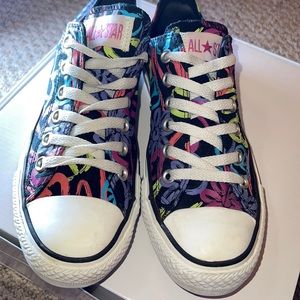 All star Converse size 8 mult colors